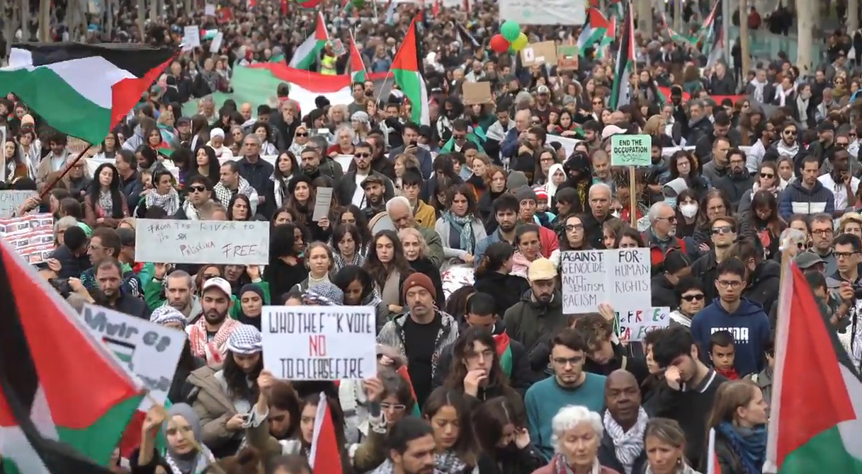 Борьба за борьбу» — многотысячный марш за постоянное прекращение огня в Газе в Барселоне