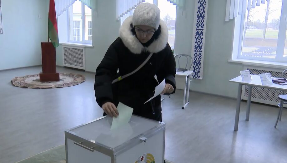 Жители Минска приняли участие в голосовании на парламентских выборах