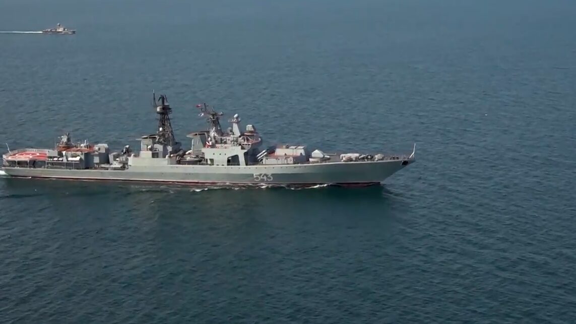 Боевые корабли РФ, КНР и Ирана приступили к совместным учениям в Индийском океане