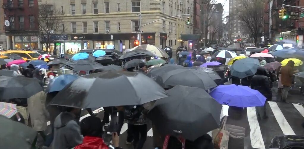 «Мы переживаем критический момент» — протестующие присоединяются к митингу в Нью-Йорке против финансирования США Израиля