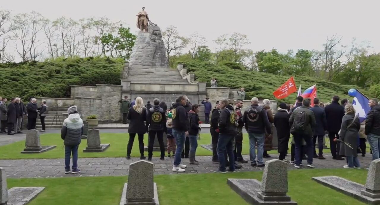 Дипломаты из России и Белоруссии почтили память погибших в битве за Зееловские высоты на мемориале в Германии