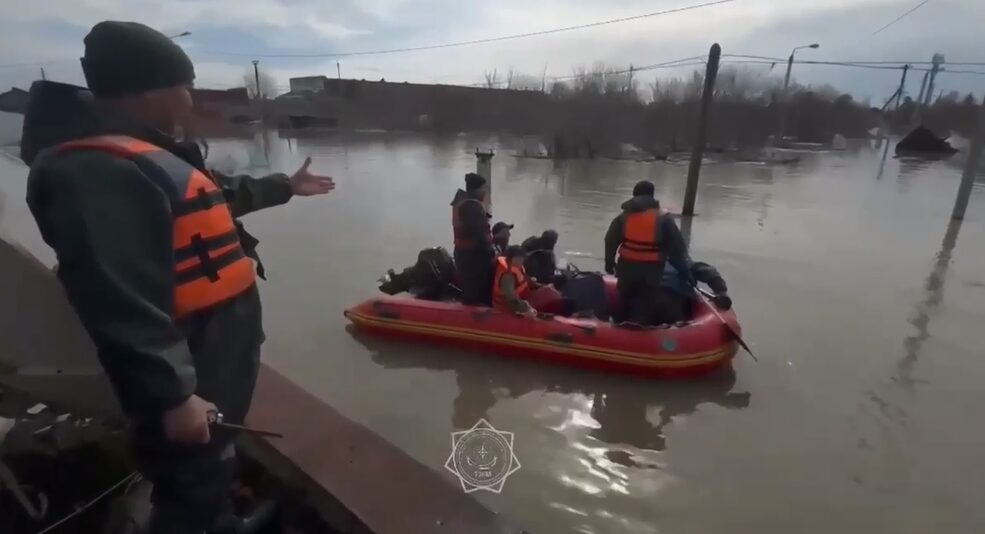 Более 107 тысяч человек эвакуированы в Казахстане в связи с паводками — МЧС РК