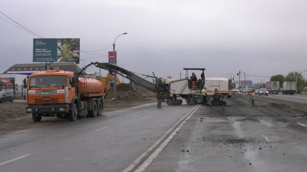 В Воронеже продолжаются работы по ремонту улицы Остужева