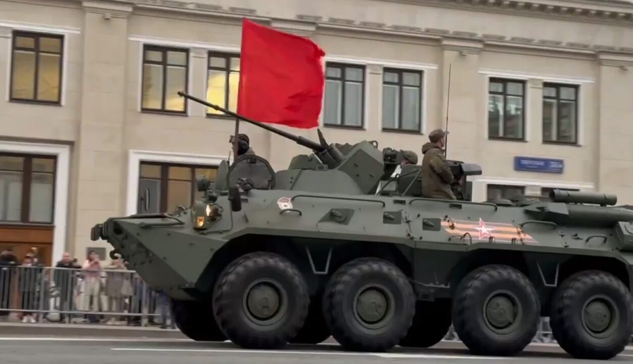 Первая репетиция парада Победы прошла в центре Москвы