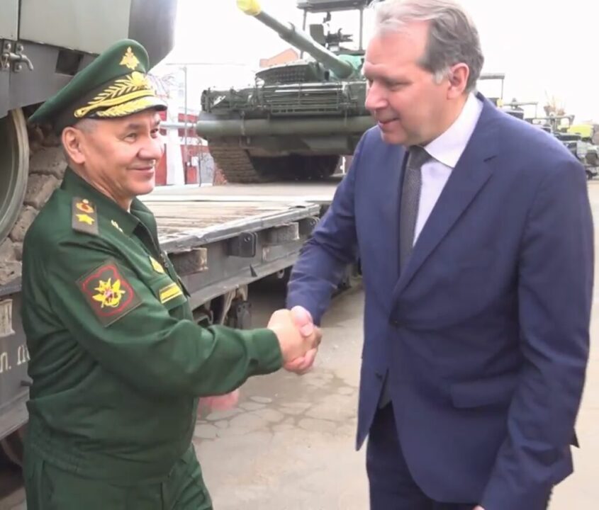 Министр обороны России Сергей Шойгу проверил выполнение гособоронзаказа на танковом предприятии в Омской области