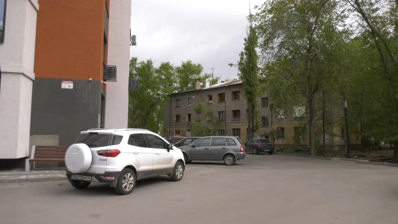 Более 10-ти лет жильцы дома №8/2 по Ленинскому проспекту пытаются отстоять свои права