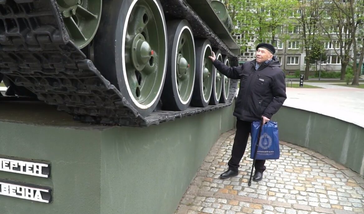 «Этот танк родной». 98-летний ветеран ВОВ рассказал, как штурмовал Кенигсберг на Т-34