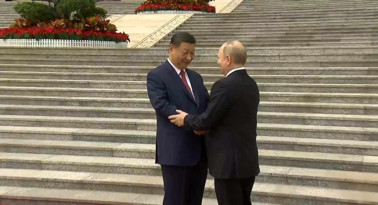 Си Цзиньпин встретил Путина в Пекине