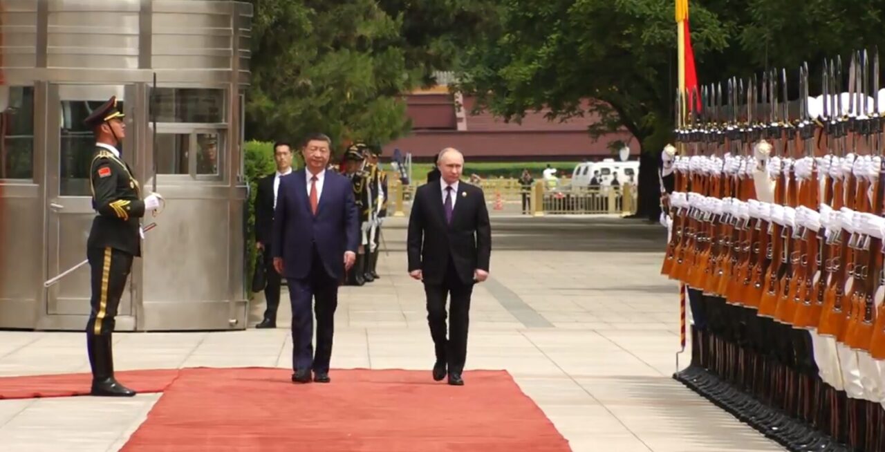 Путин и Си Цзиньпин приняли парад в честь официального визита главы РФ в Пекин