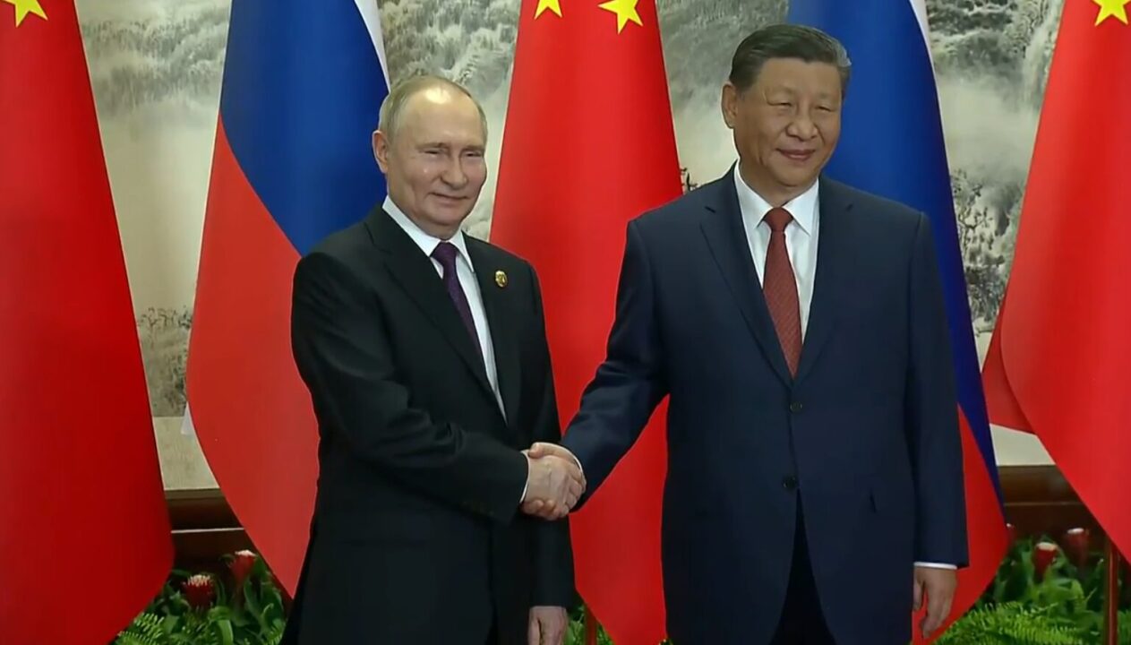Путин и Си сделали совместное фото перед началом переговоров в Пекине
