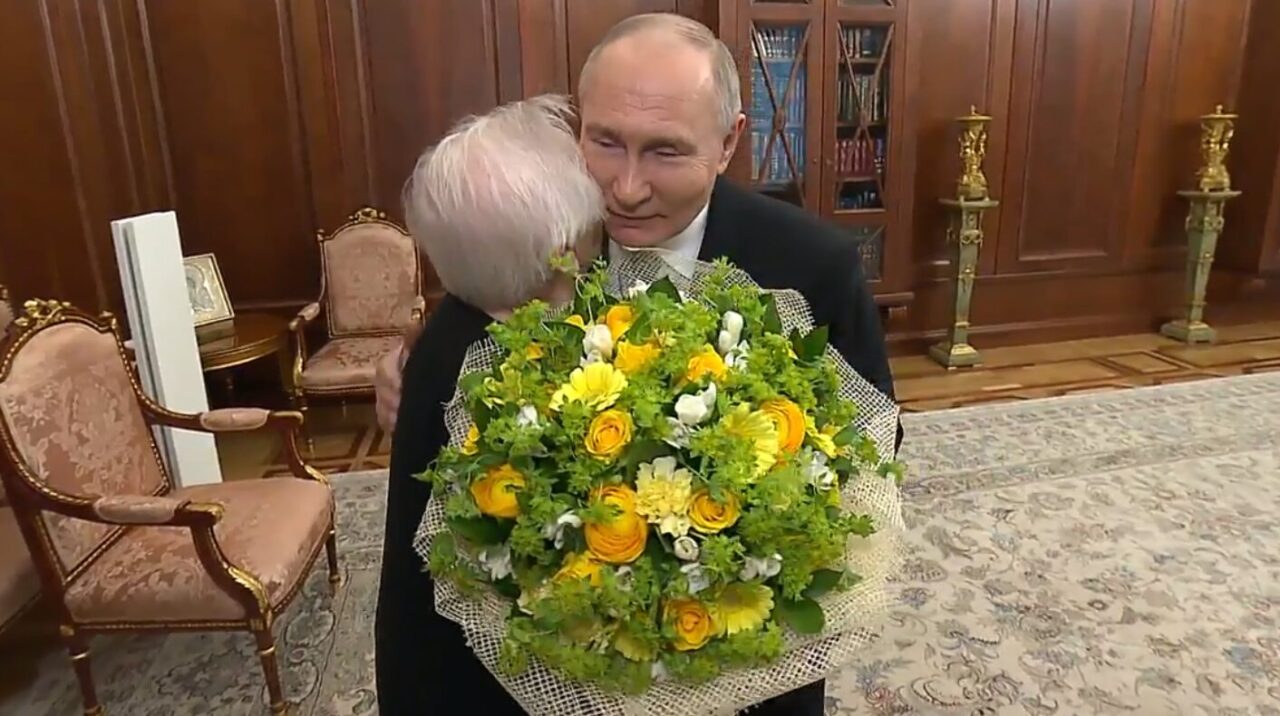 Путин встретился со своей классной руководительницей Гуревич и хирургом Рошалем после инаугурации
