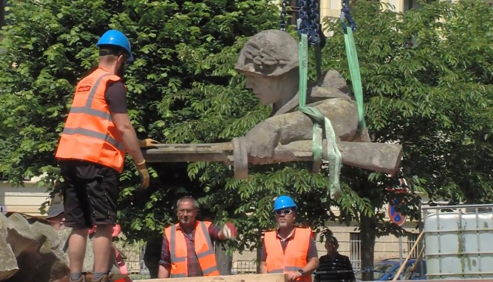«Продвижение фашизма в Европе». В чешском Литомержице демонтировали монумент Советской армии